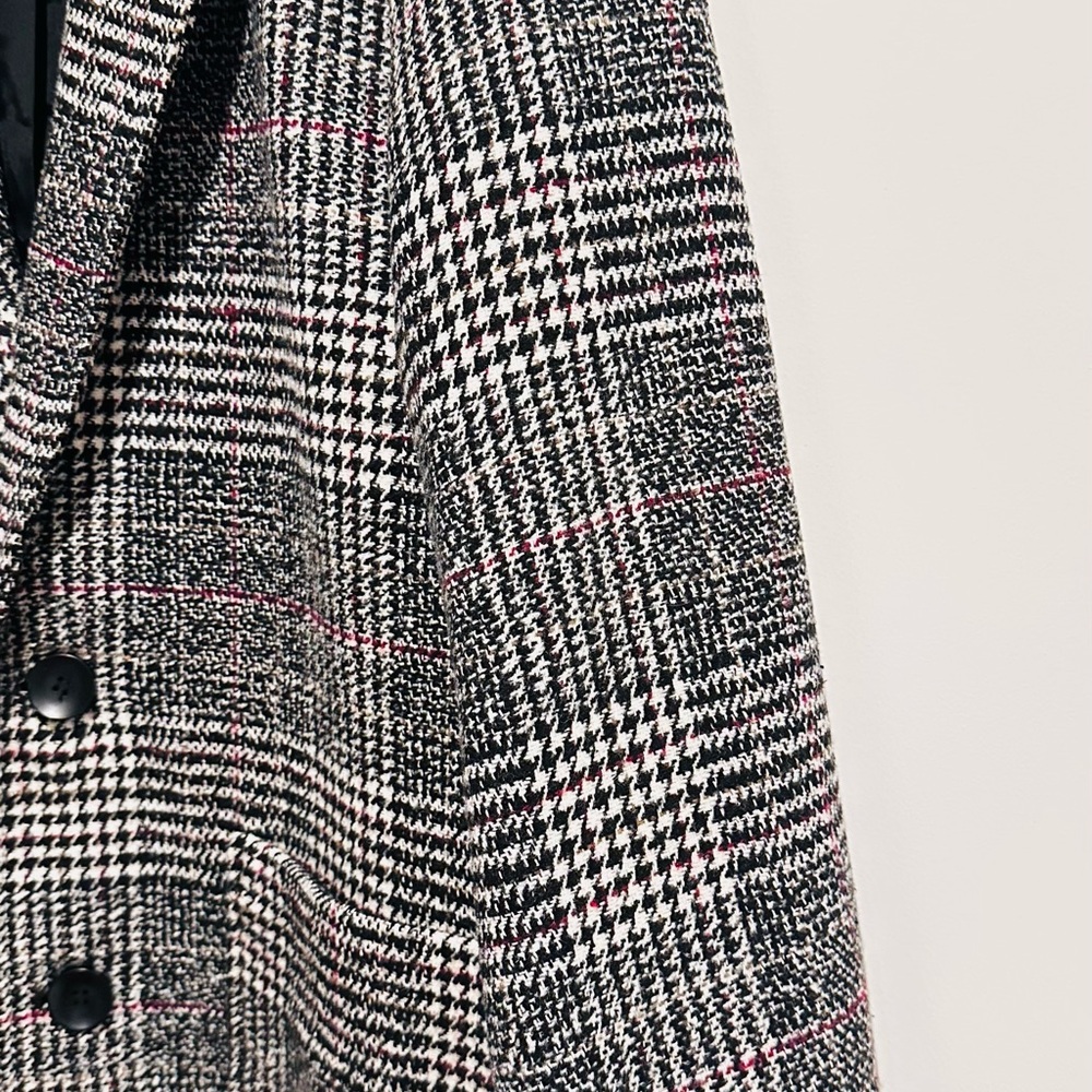 Unisex Houndstooth Pattern Black and White.